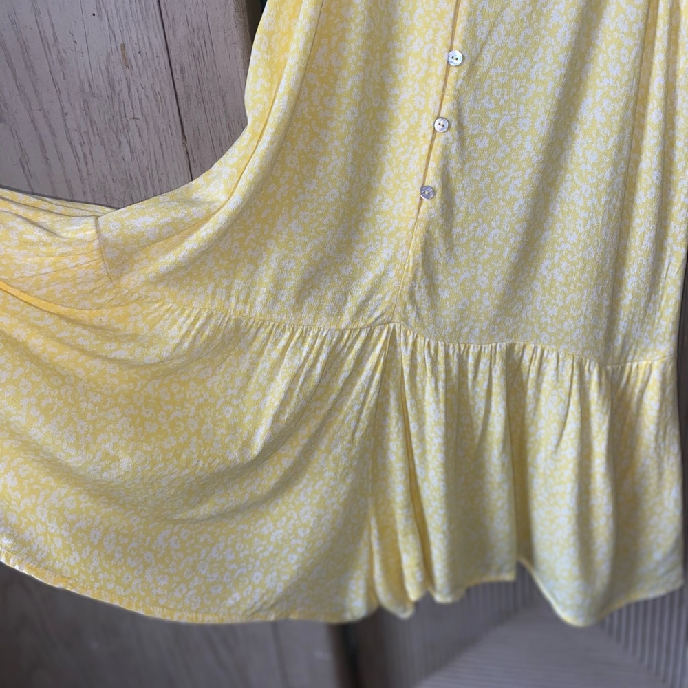 Yellow Sleeveless Romper - Picture 5 of 10